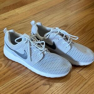 Nike Light Gray Mesh Running Shoes